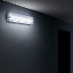 Equipo emergencia LED sobrepuesto 7.9 W EKOLINE
