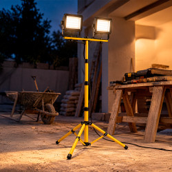 Tripode P/Proyector LED 2 Focos (Max 100W C/U) Ekoline